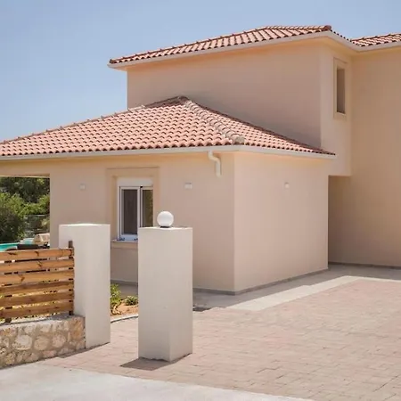 Magnificent Kefalonia 3 Bedrooms Montagna Mare Private Pool Stunning Sea Views Pesada Pesadha